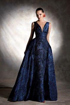 HerTrove - Brocade and lace dress Haute Couture Looks, Look Formal, Couture Looks, Brocade Dresses, Mob Dresses, Gala Dresses, Gowns Of Elegance, Embroidery Dress, Evening Dresses Prom