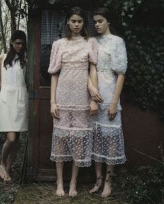 Three Women, Southern Gothic, 인물 사진, Inspiration Mode, Fashion Photo, Editorial Fashion, Photography Inspiration, Lace Skirt, High Fashion