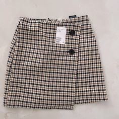 H&M Houndstooth Skirt New With Tags Size 4 Us H&m Fall Lined Mini Skirt, H&m Lined Mini Skirt For Fall, H&m Fall Skirt, H&m Mini Skirt For Fall Workwear, Fall Workwear Mini Skirt By H&m, H&m Fall Skirt For Workwear, H&m Fall Workwear Skirt, Houndstooth Mini Skirt, Houndstooth Skirt