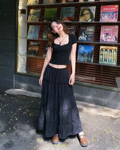 Symphony Outfit What To Wear To The, Black Maxi Skirt Outfit, Nintendo Aesthetic, Black Skirt Outfits, The Cranberries, Long Skirt Outfits, Mazzy Star, Maxi Skirt Outfits, Dream Style