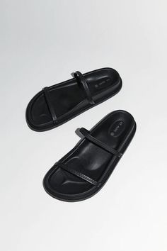 Black flip flops Zig Zag Stitch, St Agni, Sandals Outfit, Footbed Sandals, Swag Shoes, Sheep Leather, Leather Slides, Fashion Fits