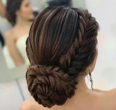 Ban Hairstyle Indian Wedding, Long Hair Bridal Styles, Curls Long Hair, Long Hair Bridal, Long Bridal Hair, Hairstyles Design, Hair Style Vedio, Bridal Hairdo, Traditional Hairstyle