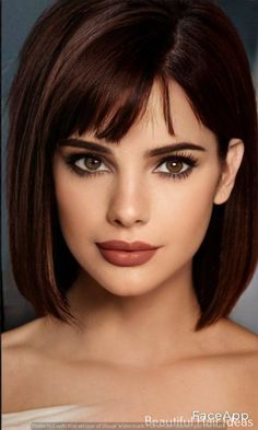 summer hair color | high contrast hair | sun-kissed hair brunette Long Hair Updo, Sensitive Teeth, Hair Dos, Brown Eyes, Trendy Hairstyles, Bobs Haircuts, Hairstyles With Bangs, Dark Hair, Bob Hairstyles