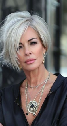 Κούρεμα Bob, Short Silver Hair, Oval Face Hairstyles, Sleek Hairstyles, Grey Hair, Hair Today, Great Hair