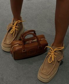 Street Style Accessories, Boss Woman, Fancy Footwear, Platform Shoes Heels, Boots Socks, Shoes Inspiration, Fashion Landscape, Winter Fit, Miu Miu Shoes