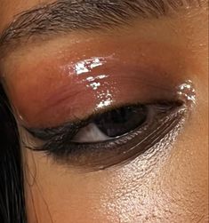 Wet Eye Makeup, Eye Makeuo, Wet Eyeshadow, Glossy Eyeshadow, Ball Makeup, Make Up Inspo, Brown Eyeshadow, Creative Makeup Looks, Beat Face