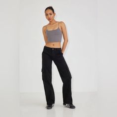 Chicago Low Rise Cargo Pant Accepting Offers Black Cargo Pants Outfit Women, Skater Girl Looks, Tiny Shirts, Black Flared Leggings, Garage Clothing, Cargo Pants Outfit, Skater Girl, Flared Leggings, Black Cargo Pants