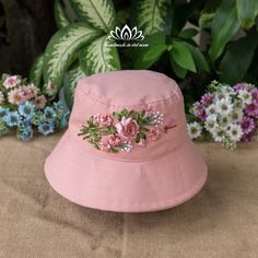 Bucket Hat Embroidery, Sulaman Pita, Diy Ribbon Flowers, Embroidered Bucket Hat, Flower Bucket, Flower Embroidery Designs, Diy Ribbon, Bucket Hats, Flower Embroidery