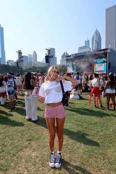 #musicfestivaloutfits #concertoutfitideas #bikinitop #cutetshirts #summeroutfits Acl Photo Ideas, Southern Festival Outfit, Concert Outfit Edm, Ashe Concert Outfit, Latitude Festival Outfits, Cool Girl Festival Outfits, Btv Festival Outfits, Crssd Festival Outfit, Outdoor Concert Aesthetic