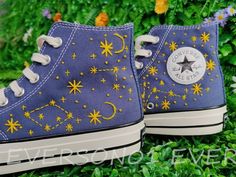 Moon Converse, Embroidered Shoes Converse, Embroidery Styles, Converse Aesthetic, Embroidered Stars