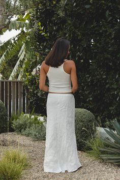 Introducing our newest signature style, the Laguna Linen Drawstring Skirt. This maxi skirt, made of luxurious linen, features a unique drawstring design, perfect for styling in any season with a classic tank or cardigan sweater. Mini Jumpsuit, Strapless Tops, Sweater Sale, Luxury Linen, Party Looks, Sweater Blouse, Signature Style, Sweater Jacket, Sweater Cardigan