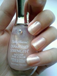 Sally Hansen Diamond Strength, No Chip Nails, Minimalist Nails, روتين العناية بالبشرة, Sally Hansen, Swag Nails, Winter Nails