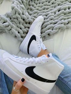 Experience classic elegance with Nike Women's Blazer Mid '77 in Black and White. This sneaker has a timeless style with its black and white contrast. Enjoy comfort and style combined! 👟⚫⚪ Trendy Shoes Sneakers, Dr Shoes, Nike Shoes Girls, Preppy Shoes, Womens Blazer, All Nike Shoes, Nike Blazer Mid 77, Nike Blazer Mid, Nike Sneaker