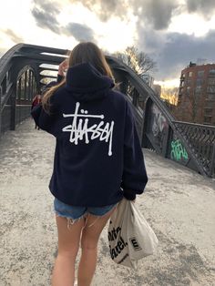 Stüssy Hoodie, School Backpack Essentials, Stussy Hoodie, Simple Fits, Cute Fit, Hoodie Outfit, Wardrobe Outfits, Grey Fashion