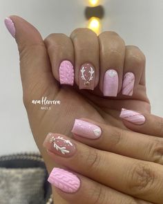 Winter Nail 2023, Christmas Nails Winter, Nails 2023 Trends, Nail 2023, Simple Gel Nails, Nails Winter, Girly Acrylic Nails, Simple Acrylic Nails