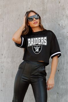 LAS VEGAS RAIDERS AUTOMATIC DOWN LIGHTWEIGHT SPORTY TOP WITH STRIPED SLEEVE DETAIL Black Sportswear Tops For Casual Wear, Short Sleeve Sportswear Top With Side Stripes, Team-colored Sporty Activewear For Workout, Sporty Team-colored Activewear For Workout, Collegiate Stretch Tops For Sports Events, Black Sportswear Tops For Light Sports, Team-colored Graphic Print Tops For Athleisure, Sporty Tops With Contrast Stripes For Sports, Team-colored Graphic Print Athleisure Top