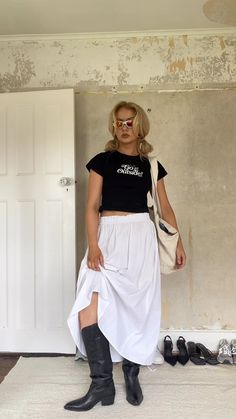 Flowy Skirt And Cowboy Boots, Baby Tee Maxi Skirt, Cowboy Boots Maxi Skirt, White Skirt Cowboy Boots Outfit, Fall Maxi Skirt Outfits With Boots, Maxi Skirt Cowboy Boots Outfit, Lower East Side Outfit, Maxi Skirt And Cowboy Boots, Baby Tee And Skirt