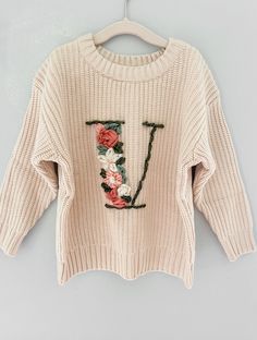 Crochet Monogram, Initial Sweater, Birthday Sweater, Monogram Sweater, Outfit Birthday, Sweater Ideas, Floral Initial, Mom Sweater, Sweater Crochet