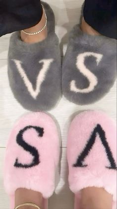 Classy Slippers, Vs Slippers, Pretty Sneakers, Pretty Shoes Sneakers, Cute Slippers, Fresh Shoes