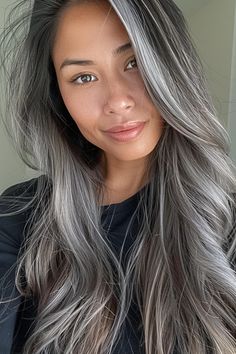 Stunning Salt and Pepper Hair Inspo for Women of All Ages - Flo's Blog Salt And Pepper Shoulder Length Hair, Salt And Pepper Hair Women, Salt And Pepper Hair Color, Pepper Hair Color, Trendy Hair Color Ideas, Gray Blending, Intricate Hairstyles, Pepper Hair