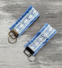 Denim Crafts Upcycling, Free Crochet Keychain, Dice Bags, Jeans Ideas, Denim Earrings, Denim Crafts Diy, Blue Jeans Crafts, Easy Crochet Projects, Denim Projects