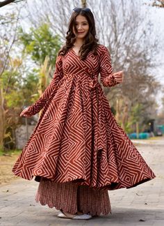 Anarkali Dress Pattern, Salwar Kamiz, Trendy Dress Outfits, Simple Pakistani Dresses, Designer Party Wear Dresses, Designer Dresses Casual, Party Wear Indian Dresses, Silk Suit, Fancy Dress Design