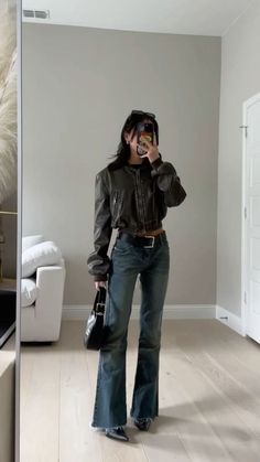 Velvet Green Outfit, Pumps Outfit, University Outfit, Looks Pinterest, Mode Zara, Looks Street Style, Mode Inspo, Outfit Inspo Fall