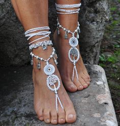 This listing is for one anklet. Beautiful macrame anklet.You can wear it alone or in combination with the barefoot sandals available in my shop (picture 2, 3 and 6) https://www.etsy.com/listing/508338371/beach-wedding-white-barefoot-sandals?ga_search_query=tree+of+life&ref=shop_items_search_2 This anklet is made with waxed polyester cord, tibetan silver beads and charms and czech seed beads. They close with a lobster claw and on the other side a small chain allows to adjust the length of the Macrame Anklet, Beach Wedding White, Jewelry Hippie, Anklets Boho, Beach Anklets, Sandals Beach, Foot Jewelry, Ankle Bracelet, Star Wedding