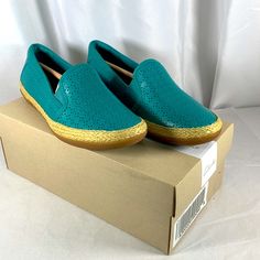 Clarks Danelly Adira Loafer Espadrille Flat Teal 6m Resort Coastal Tropical Nib Turquoise New In Box Smoke Free Leather Upper Perforated Design Slip On Comfort Turquoise Shoes, Leather Ballet Shoes, Leather Mary Jane Flats, Coastal Tropical, Leather Flats Women, Leather Boat Shoes, Loafer Shoes Women, Black Leather Loafers, Leather Slip On Shoes