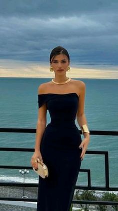 Vestidos De Gala Elegantes Noche, Elegant Dresses Classy Chic, Elegant Formal Gowns, Autumn Fashion Trends, Sparkly Formal Dress, Mac Duggal Prom Dresses, Elegant Formal Dresses, Black Tie Event Dresses, Black Quinceanera Dresses