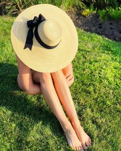 Hat Box, Illustration Ideas, Accessories Fashion, Terry Cloth, Straw Hat, Grosgrain Ribbon, Floppy Hat, Looks Great, Straw