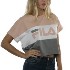 Remera femenina de tejido de punto, jersey de algodón 24/1. tricolor, de manga corta, cuello redondo y estampada en el pecho con identificación de marca, a dos colores.   esta modelo mide 168cm, usa talle s. su pecho mide 80cm y su cintura 63 cm. V Neck, Women's Top, T Shirt