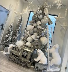 #Christmas Decoration Ideas# Mantel Decor With Mirror, Glam Christmas Tree, Black Christmas Decorations, Elegant Christmas Tree Decorations, Christmas Mantel Decor, Glam Christmas Decor, Pretty Christmas Decorations, Christmas Tree Decorating Themes, Glam Christmas