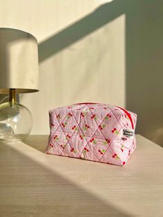 This handmade makeup bag is perfect for travel or to store your favorite products! Skincare Bag, Quilted Makeup Bag, Handmade Makeup Bag, Floral Makeup Bag, Floral Makeup, Handmade Makeup, Toiletry Storage, Cosmetic Bags, Toiletry Bag