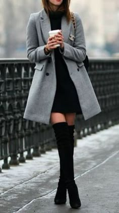 Vinter Mode Outfits, Women Boots Outfit, Thigh High Boots Outfit, Simple Winter Outfits, Knee Boots Outfit, High Boots Outfit, Paris Outfits, Grey Coat, Black Outfits