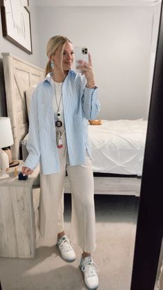 Outfits For Teachers Casual, Casual Appropriate Outfits, Casual And Professional Outfits, White Pants Teacher Outfit, Play Therapist Outfit, Comfy Cute Teacher Outfits, Outfit Inspo For Teachers, Cool Casual Work Outfits, Australian Teacher Outfits