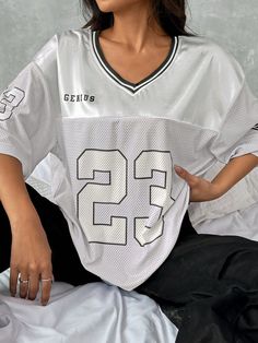 Work Shirt Outfit, Brand Logo Inspiration, American Clothes, Summer Needs, Skz Concert, Oversized Jersey, Jersey Tshirt, Oversized Tee Shirt, Best Year Ever