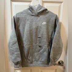 Nike Sportswear Club Kids Hoodie Size L New Bin 3.0112 Tops Nike, Xmas List, Nike Sweater, Club Kids, Nike Hoodie, Kids Sweater, Kids Nike, Nike Shirts, Nike Sportswear