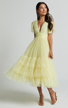 Graduation Guest Outfit Ideas, Pastel Yellow Bridesmaid Dresses, Pastel Prom Dress, Graduation Guest Outfit, Yellow Long Dress, Wedding Fits, Butterfly Sleeve Dress, Yellow Bridesmaid Dresses, Cocktail Outfit