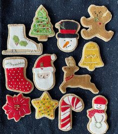 decorated christmas cookies are arranged on a table