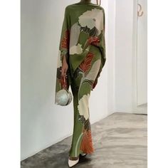 Lasaky - Printed Loose Fit Batwing Sleeve Top فستان زهري, Loose Suit, Bat Shirt, Batwing Sleeve Top, Mode Turban, Dress Stand, Turtleneck Long Sleeve, Printed Long Dresses, Elegant Blouses