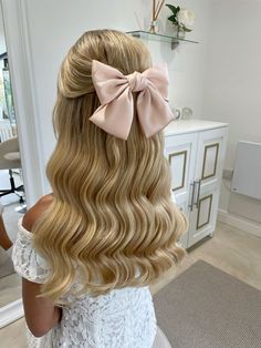 Half Up Half Down Wedding Hair With Bow, Hairstyles For 11 Year Girl, Bridal Shower Hairstyles The Bride, Hairstyles For Birthday Party, Baby Shower Hairstyles, Bridal Shower Hair, Preppy Hairstyles