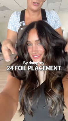 Adina Pignatare | BALAYAGE | HAIR VIDEOS | EDUCATOR | Guys, this placement lately has been my go to 👌🏼 24 FOILS PLACEMENT i’m having an urge to put on another class this year to teach this... | Instagram Hair Dressing, Color Formulas