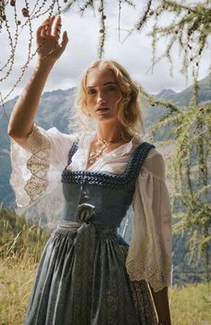 Era Victoria, Old Dress, Lena Hoschek, Old Fashion Dresses, Cottagecore Fashion, Old Dresses, Maxi Robes, Fantasy Dress