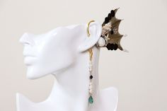 Elven Ear Cuffs - This is a way to look and feel like a Fairy or an Elf! No need for piercing your ears or gluing those latex fake ears on to your skin! 【Please do not use force to bend the earing】Slowly and gentle try to slip on the ear. If excessive force is use it can break. *Color is mixed every time an earring is being made. Color might not be exactly as photo but will try my best to replicate the same exact color Silver Black color Fin, Shell, Silver mental Bend Cuffs to resize The pendant Elven Ears, Fish Fin, Decoration Nature, Fairy Ears, Fantasy Decor, Black Mermaid, Mermaid Earrings, An Elf, Ear Cuffs