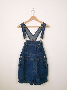 90s Style Denim Shortalls, Calm Fits, Denim Short Overalls, Denim Shortalls, Denim Overalls Shorts, Girls Overalls, Short Overalls, Girl M, Girls Denim