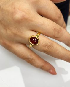 Natural Ruby Ring * Dainty Cabachon Ring * Genuine Ruby & 14K Solid Gold * Best Gift for her * Handmade Ring ◎ Details ◎ ○ Gemstone Details .Natural RUBY (Glass Filled) Oval Cut 10x8 mm approx. 4.46 ct ○ Gold Details 14K Solid Gold Width of Band : 3.00 mm Weight of Ring : approx 4.60 gr Made to Order HANDMADE ITEM ○ Upgrade to Solid 18K Gold, please click the link below: https://www.etsy.com/listing/962826004 For more CABACHON BEZEL rings : http://etsy.me/37fvI60 All of our jewelleries are d Ruby Ring Designs, Gold Finger Rings, Indian Jewelry Earrings, Natural Ruby Ring, Old Rings, Diy Jewelry Unique, Mens Gold Rings, Gold Rings Fashion, Gold Bangles Design