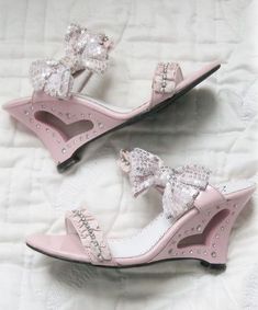 Cute Shoes Aesthetic, Shoes Aesthetic Heels, Pink Mcbling, Heart Heels, Aesthetic Heels, Open Shoes, Shoes Aesthetic