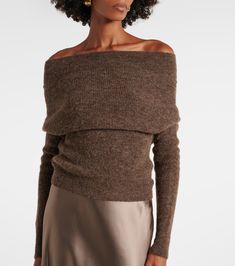 Alpaca and wool-blend sweater in brown - Ralph Lauren Collection | Mytheresa Ralph Laren Sweater, Ralph Lauren Woman Sweater, Sweater Aritzia, Aritzia Babaton, Off Shoulder Sweater, Ralph Lauren Collection, Menswear Inspired, Parka Jacket, Brown Sweater