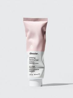 Glossier Product Photography, Glossier Priming Moisturizer, Skincare Glossier, It Girl Essentials, Glossier Skincare, Glossier Cosmetics, Glossier Lip, Girl Essentials